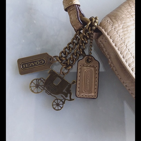 Coach - Picture 2 of 9